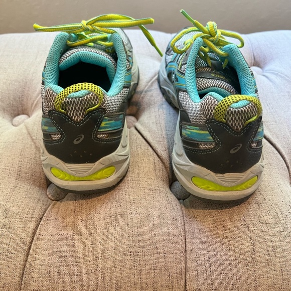 EUC Asics Gray and Yellow Athletic Shoes (6.5) - Picture 4 of 5